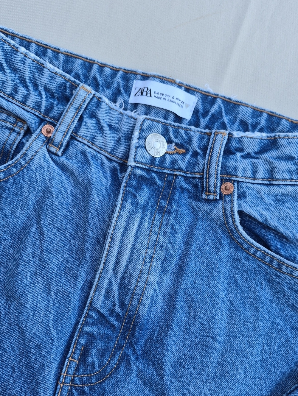 Zara Women's Light Blue Relaxed Denim Jeans